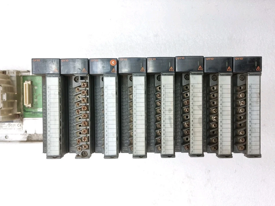 Mitsubishi Q68B BASE UNIT WITH 8 PCS QY10 MODULE SET (Used Working)